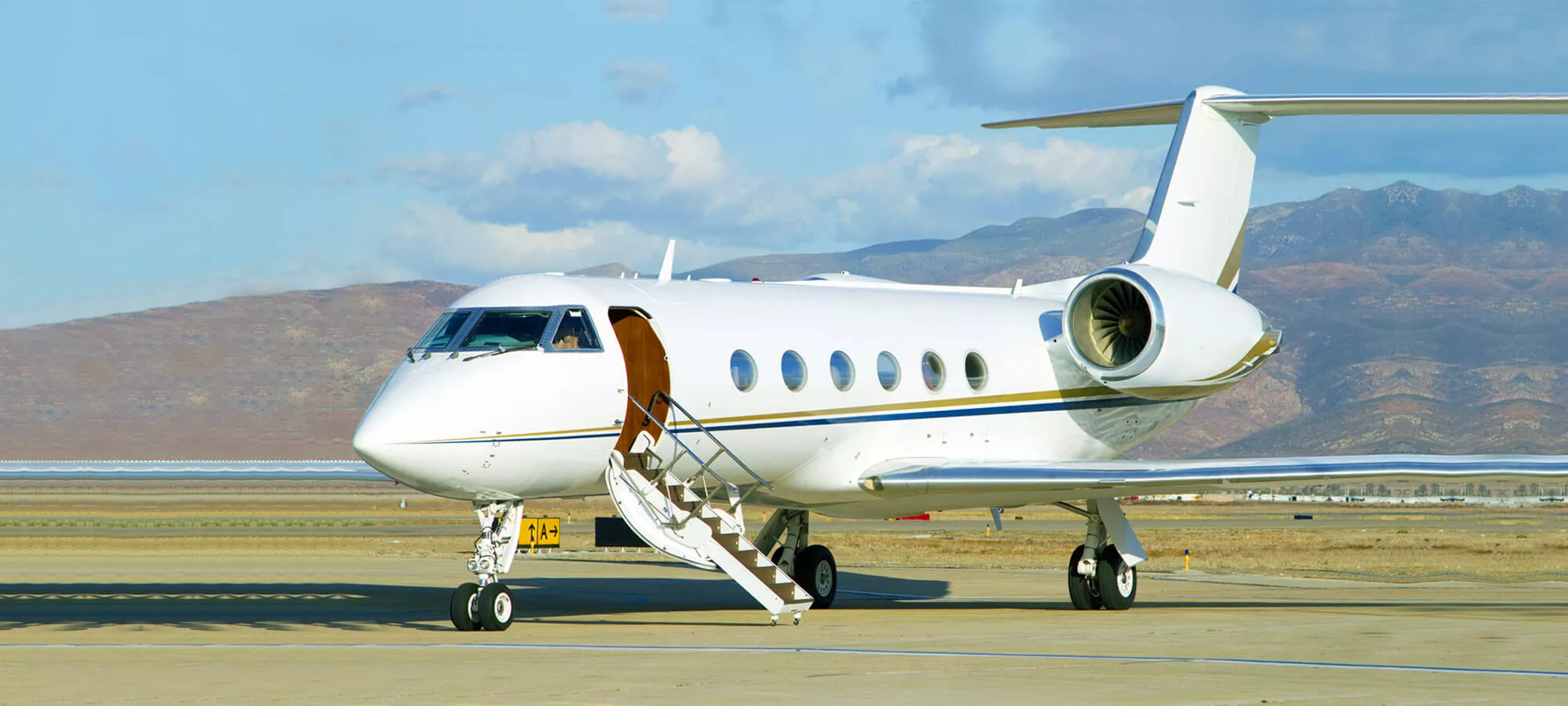 Travel by private jets