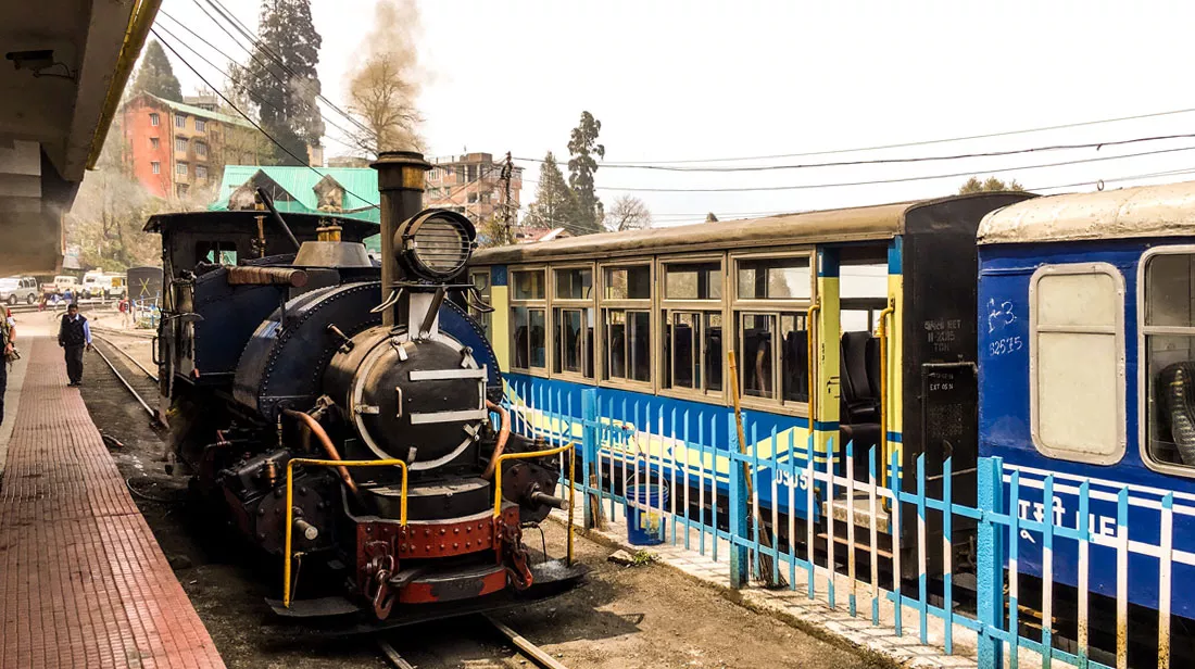 toy-train-darjeeling