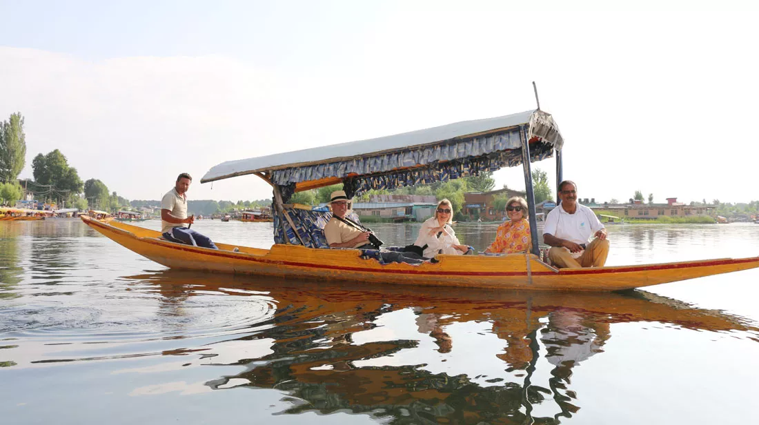shikara-at-dal-lake-shimla