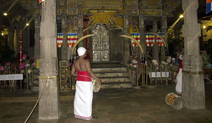 temple-of-tooth-kandy