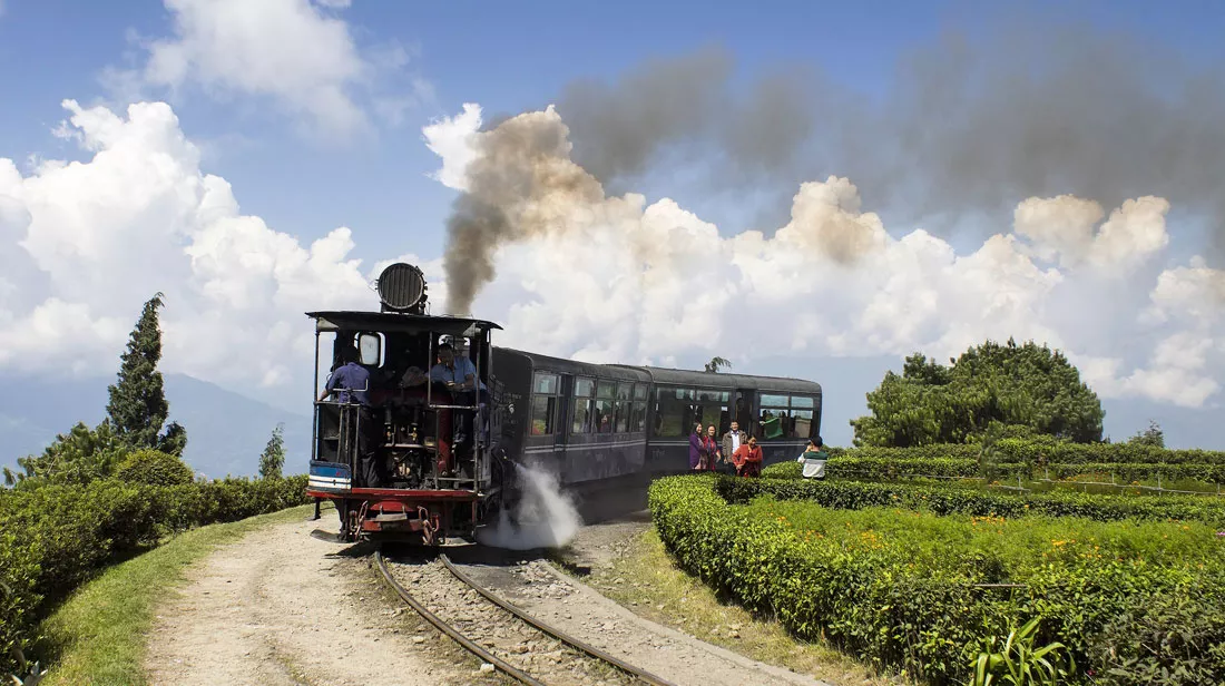 toy-train-darjeeling