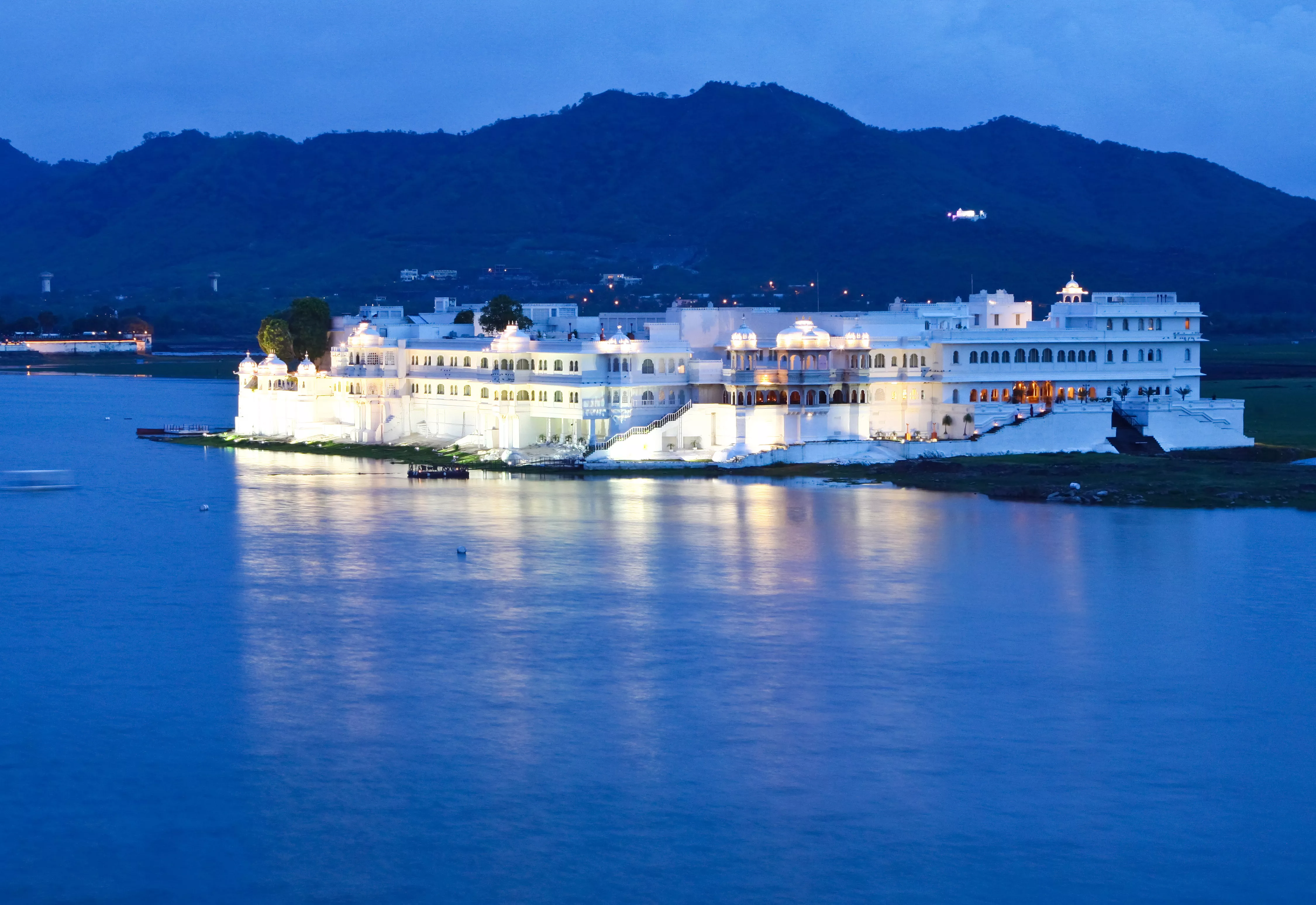 lake-palace-udaipur