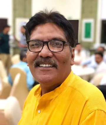 Dr Shailesh Tripathi