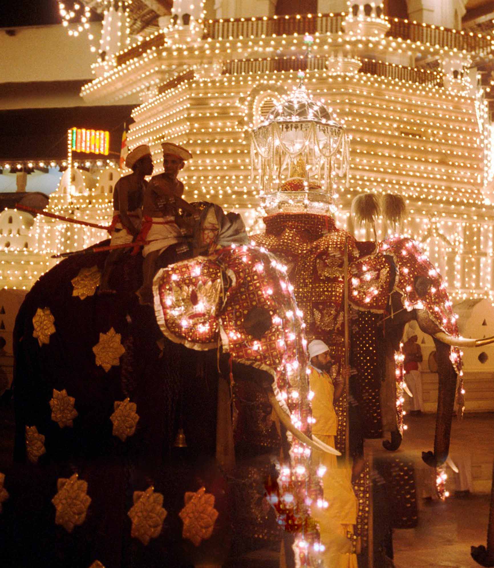 Incredible Sri Lanka with Duruthu Maha Perahera